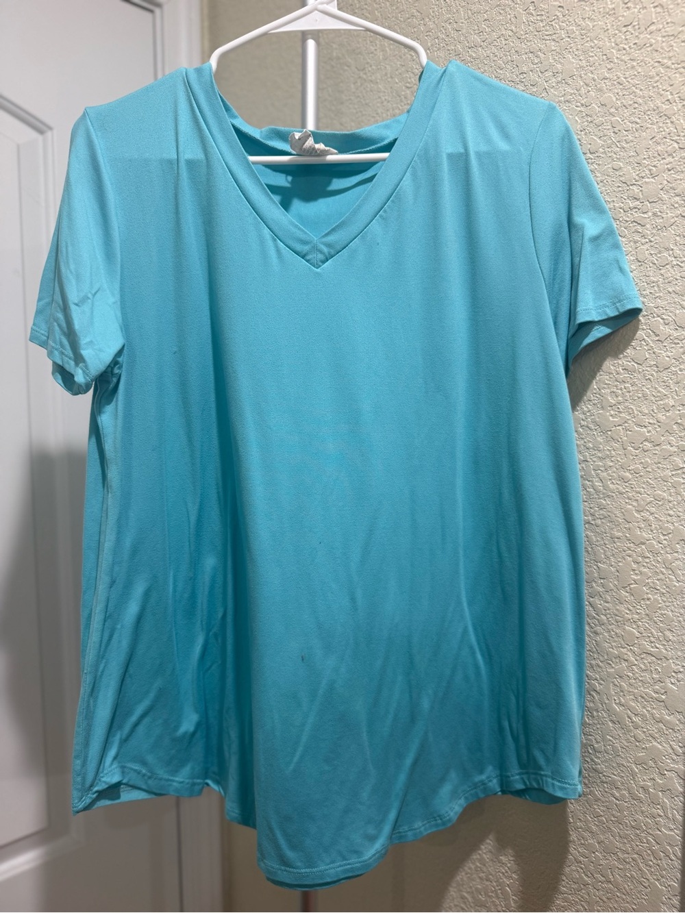 Women's V-Neck Short Sleeve Tee in Aqua